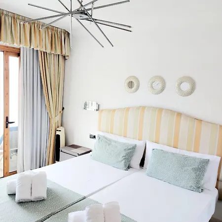 Apartment First Line Geranios Ocean View Air Conditioned 50 M From La Pinta *